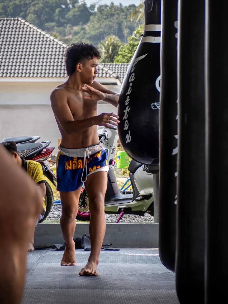 Heavy bag training at Chatpichit Muay Thai